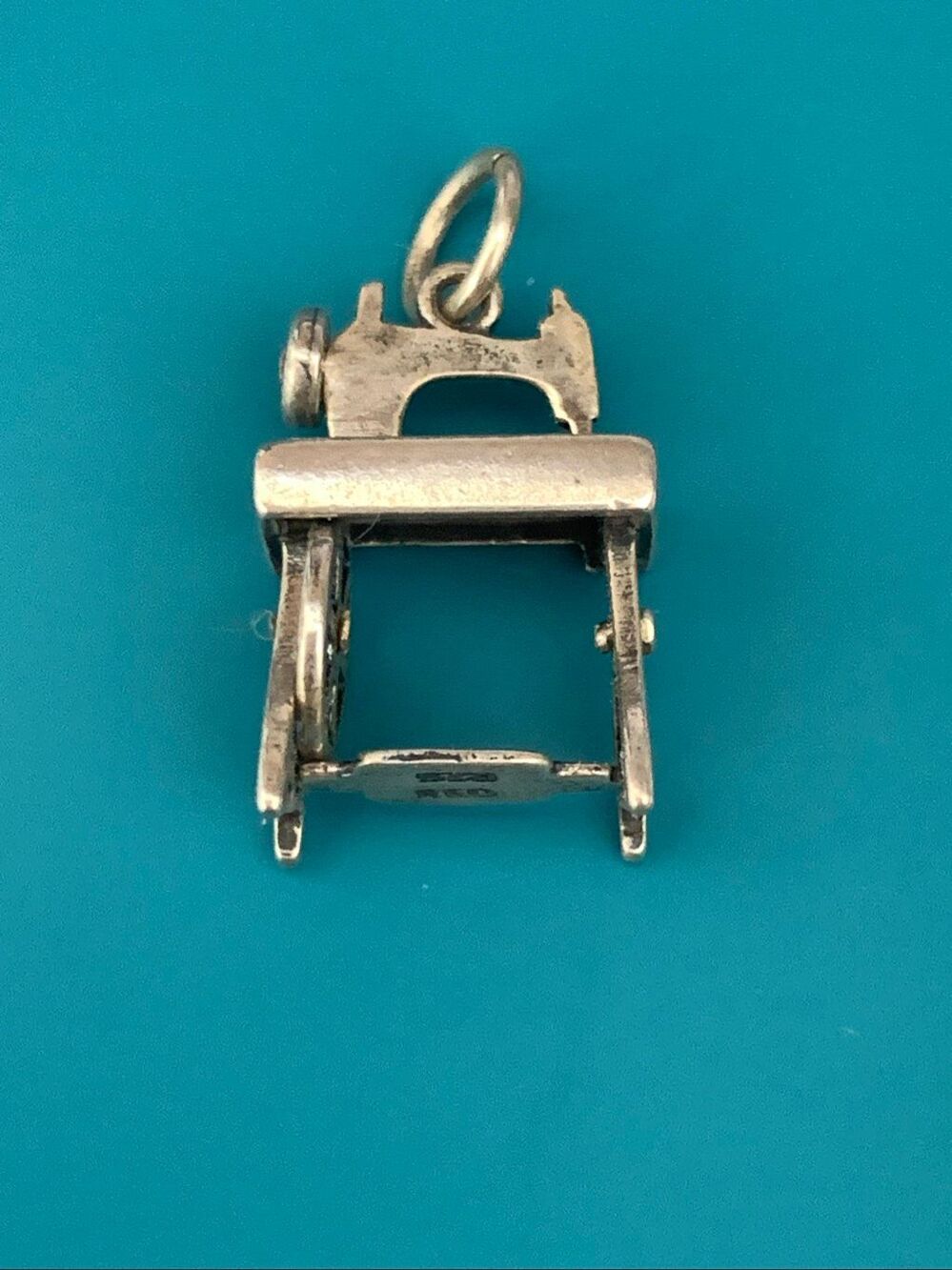 .925 Vintage Sewing Machine #seamstress #sew
